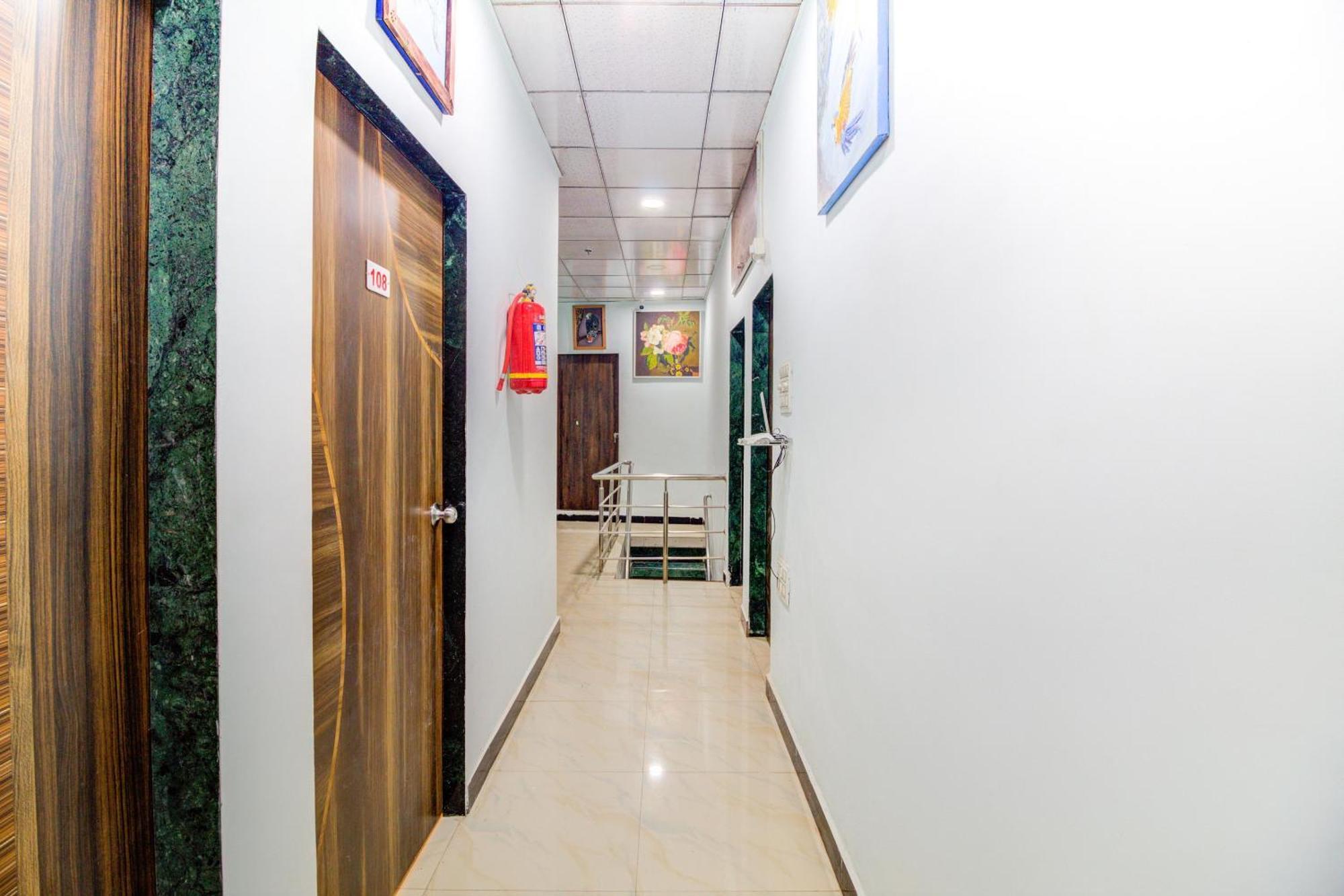 Oyo40902孟买安贾利酒店 外观 照片